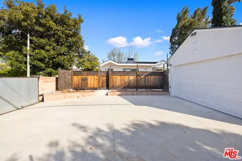 Exterior - 6543 Newcastle Ave, Reseda, CA 91335 photo 10 of 11