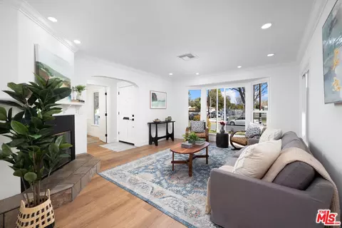Living - 6543 Newcastle Ave, Reseda, CA 91335 photo 4 of 4