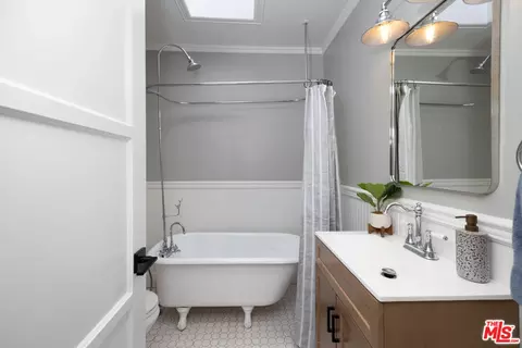 Bath - 6543 Newcastle Ave, Reseda, CA 91335 photo 3 of 3