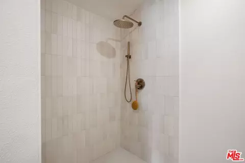 Bath - 855 E Denwall Dr, Carson, CA 90746 photo 3 of 4