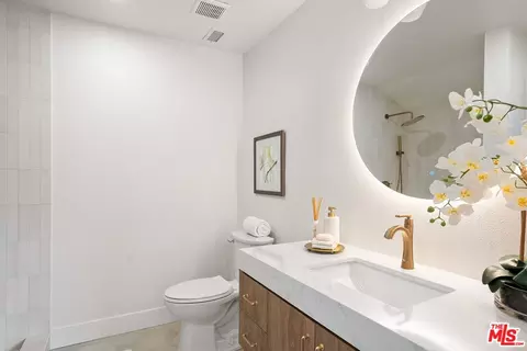 Bath - 855 E Denwall Dr, Carson, CA 90746 photo 2 of 4
