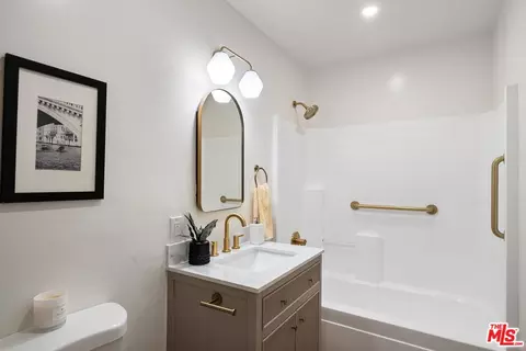 Bath - 855 E Denwall Dr, Carson, CA 90746 photo 1 of 4
