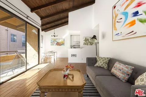 11743 Darlington Ave #8, Los Angeles, CA 90049