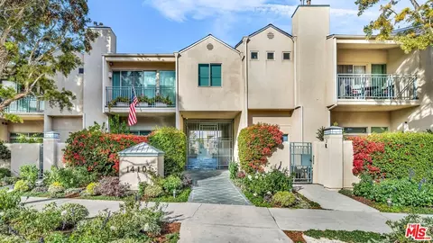 14101 Dickens St #3, Sherman Oaks, CA 91423