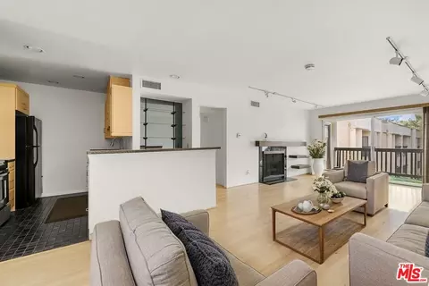 1302 Raintree Cir, Culver City, CA 90230