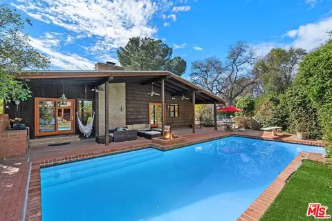 23111 Dolorosa St, Woodland Hills, CA 91367