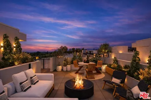 505 Barrington #402, Los Angeles, CA 90049