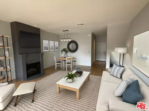 828 N Hudson Ave #206, Los Angeles, CA 90038