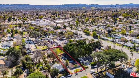 19228 Arminta St, Reseda, CA 91335