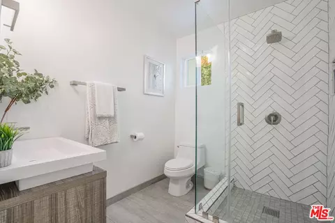19228 Arminta St, Reseda, CA 91335 photo 6