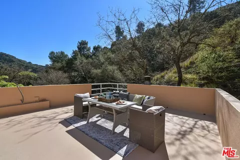10446 Quito Ln, Los Angeles, CA 90077