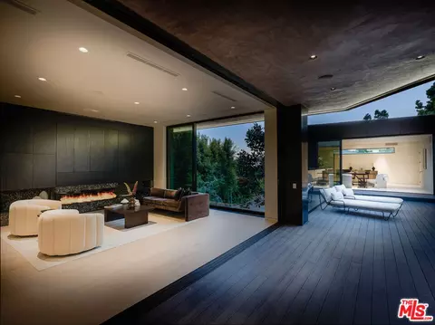 1626 Sunset Plaza Dr, Los Angeles, CA 90069