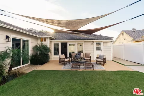 7526 White Oak Ave, Van Nuys, CA 91406