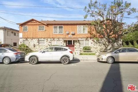 15461 Moorpark St, Sherman Oaks, CA 91403