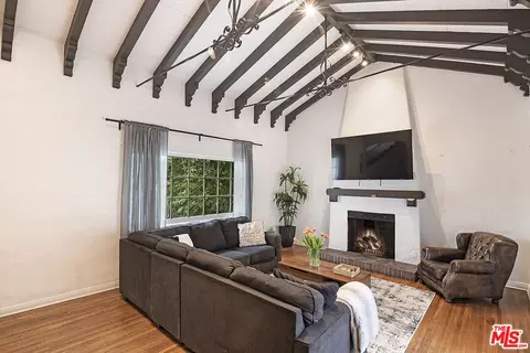 1135 S Crest Dr, Los Angeles, CA 90035