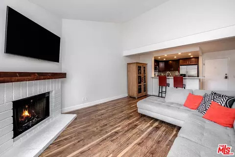 5800 Owensmouth Ave #81, Woodland Hills, CA 91367