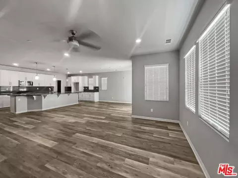 458 Almond Ln, Simi Valley, CA 93065 photo 3