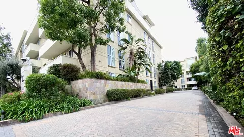 4949 Genesta Ave #116, Encino, CA 91316