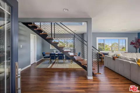 3887 Mount Vernon Dr, View Park, CA 90008