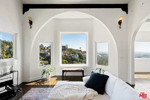 9274 Warbler Way, Los Angeles, CA 90069