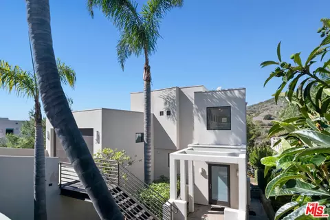 2909 Valmere Dr, Malibu, CA 90265 photo 3