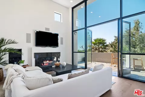 2909 Valmere Dr, Malibu, CA 90265 photo 4