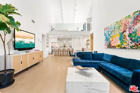 11706 Montana Ave #307, Los Angeles, CA 90049