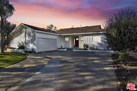 21819 Arminta St, Canoga Park, CA 91304