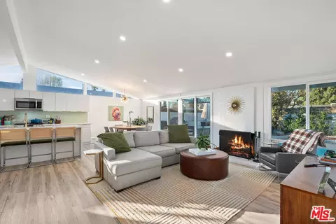 19707 Friar St, Woodland Hills, CA 91367
