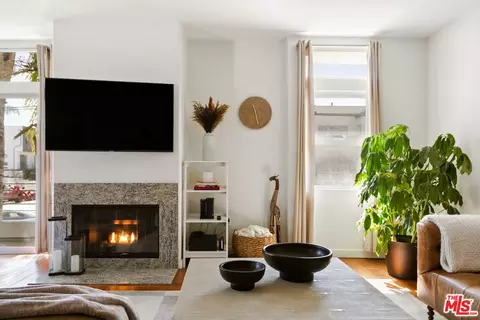 401 N Serrano Ave #101, Los Angeles, CA 90004