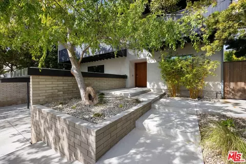 568 N Greencraig Rd, Los Angeles, CA 90049