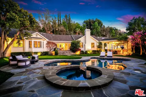 13089 Blairwood Dr, Studio City, CA 91604