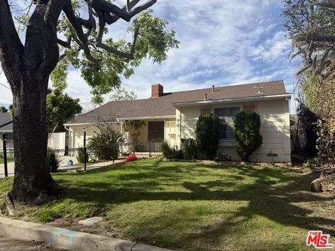 17013 Bollinger Dr, Pacific Palisades, CA 90272