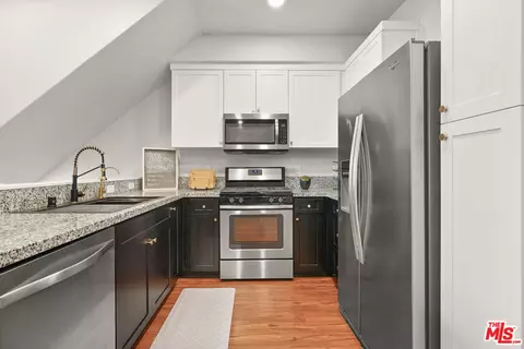 7250 N Cherry Ln, Van Nuys, CA 91405 photo 5