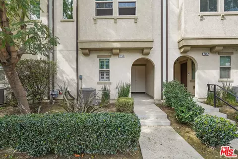 7250 N Cherry Ln, Van Nuys, CA 91405 photo 10