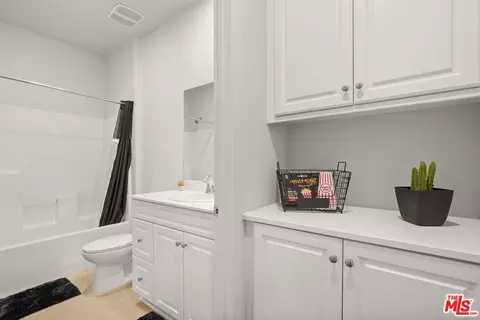 7250 N Cherry Ln, Van Nuys, CA 91405 photo 7