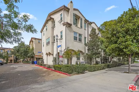 7250 N Cherry Ln, Van Nuys, CA 91405 photo 12