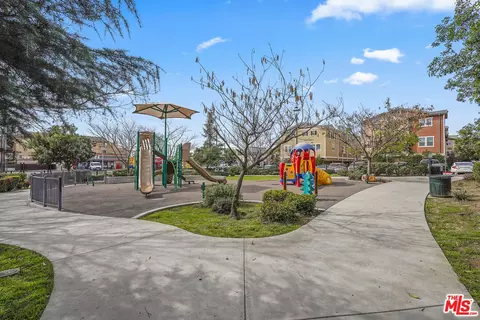 7250 N Cherry Ln, Van Nuys, CA 91405 photo 13