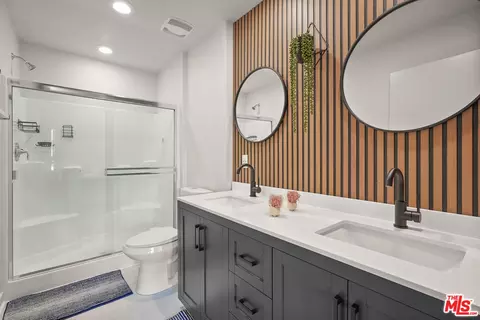 7250 N Cherry Ln, Van Nuys, CA 91405 photo 4