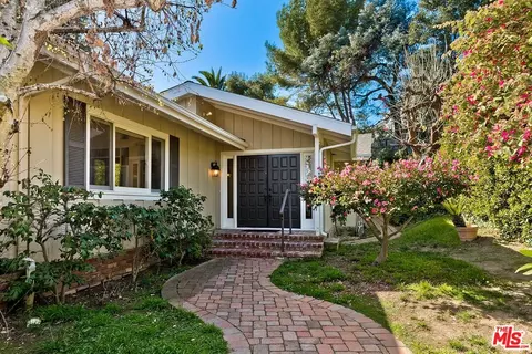 751 Teakwood Rd, Los Angeles, CA 90049