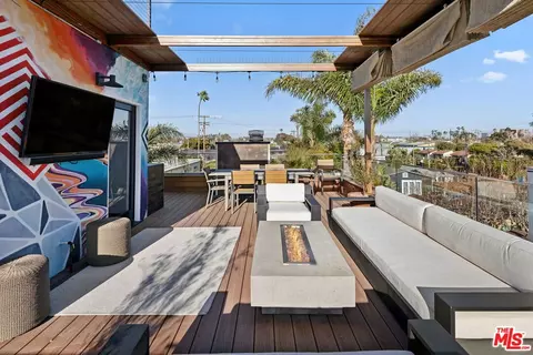 2010 Alberta Ave, Venice, CA 90291