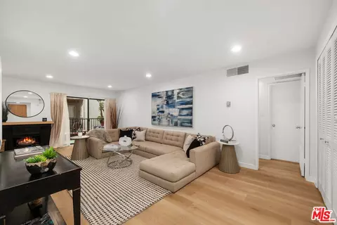 2929 Waverly Dr #110, Los Angeles, CA 90039