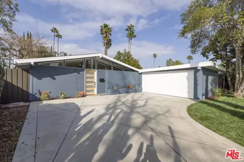 19813 Gilmore St, Woodland Hills, CA 91367