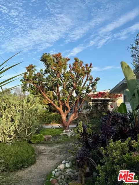Exterior - 5128 E Wardlow Rd, Long Beach, CA 90808 photo 7 of 9
