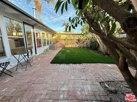 Exterior - 5128 E Wardlow Rd, Long Beach, CA 90808 photo 2 of 9