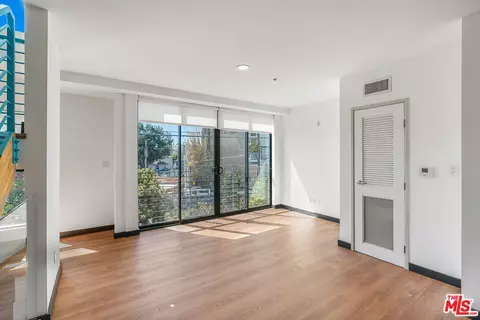 Living - 815 Hampton Dr #4, Venice, CA 90291 photo 4 of 4
