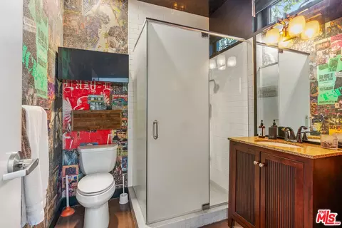 Bath - 815 Hampton Dr #4, Venice, CA 90291 photo 1 of 2