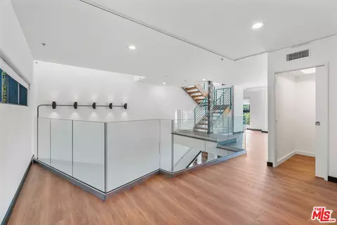Entry Way - 815 Hampton Dr #4, Venice, CA 90291 photo 4 of 4