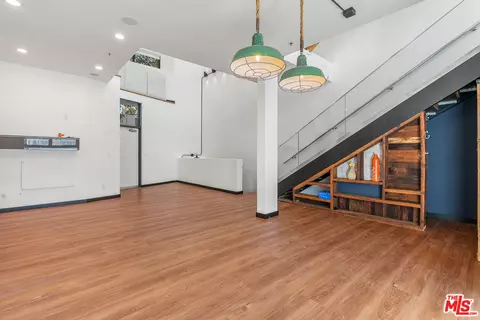 Living - 815 Hampton Dr #4, Venice, CA 90291 photo 2 of 4
