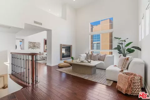 5831 Seawalk Dr #215, Playa Vista, CA 90094